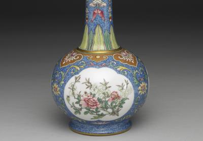 图片[2]-Vase with four-seasons flower on a carved polychrome blue ground in yangcai painted enamels, Qianlong reign (1736-1795), Qing dynasty-China Archive